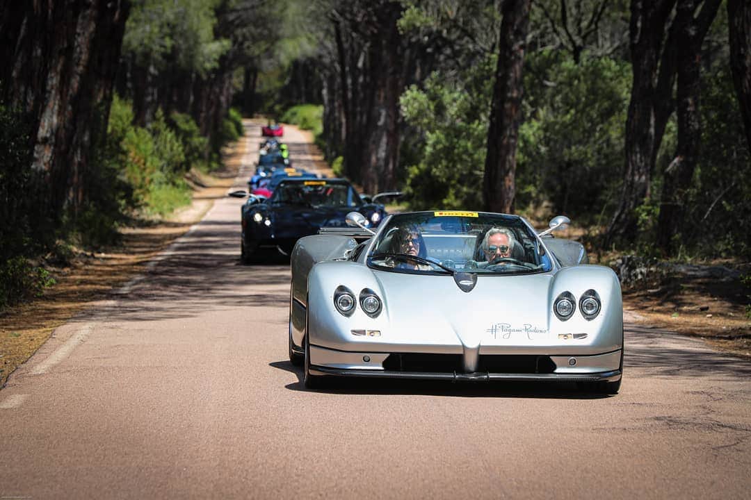 パガーニ・アウトモビリのインスタグラム：「Follow me!  #pagani #paganiraduno - The Vanishing Point  #zonda #zondas #huayra #huayrabc #huayraroadster」