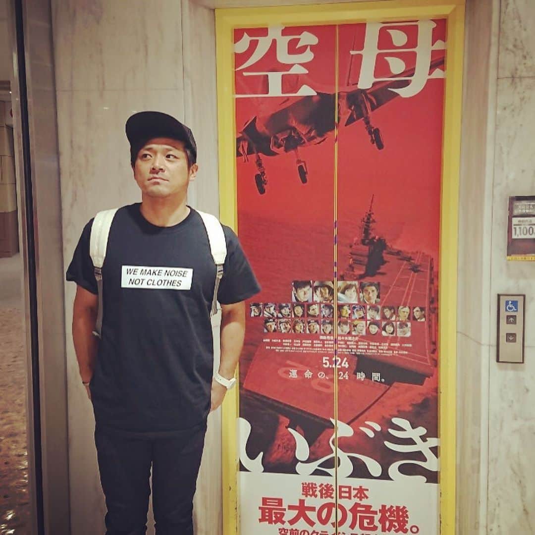 高本剛志さんのインスタグラム写真 - (高本剛志Instagram)「WILD7 空母いぶき バイクに艦、好きなものを見た日。 エレベーター前で恥ずかしい感じで写真撮ったのに、事務所に撮りやすい感じでポスターあった。 忘れてた。松竹は映画会社です。 #wild7 #空母いぶき」6月1日 10時35分 - takamoto76
