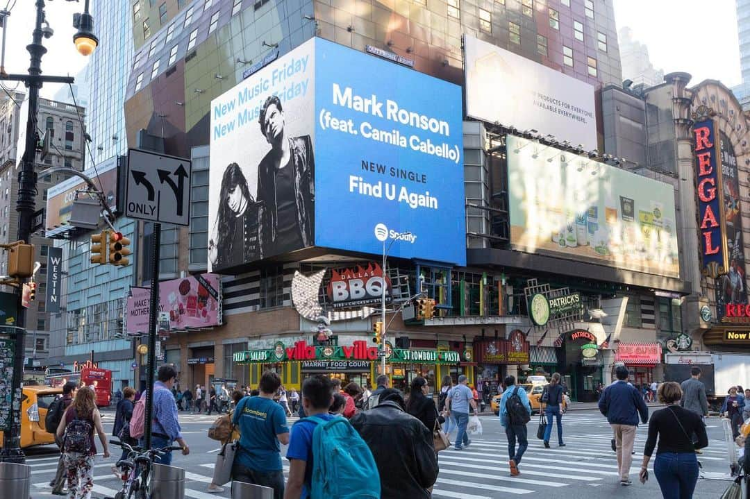 カミラ・カベロさんのインスタグラム写真 - (カミラ・カベロInstagram)「wowwwwww thank you @spotify for this gorgeous billboard in Times Square and for featuring Find You Again on your New Music Friday and Today’s Top Hits playlists! Thank you @biggane @nickmanic 💔💔💔 cc: @iammarkronson」6月1日 10時37分 - camila_cabello