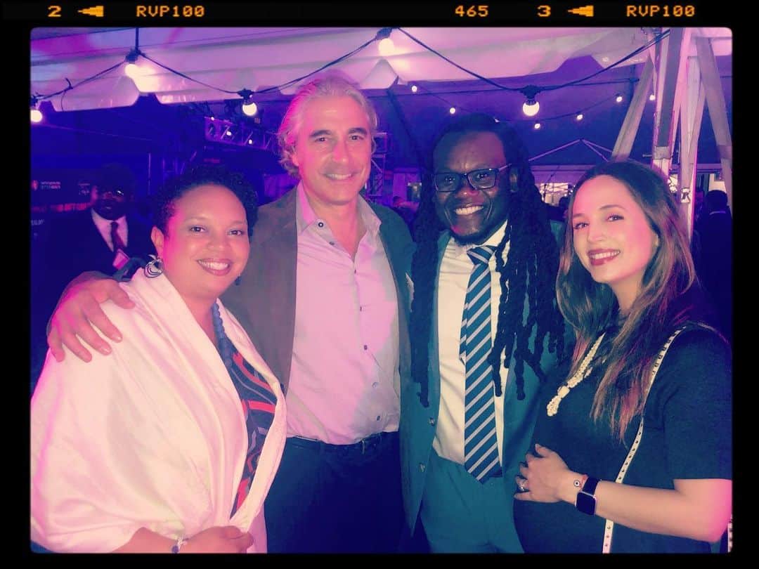 エリザ・ドゥシュクのインスタグラム：「#USES #Neighborhood #Gala w/ our #SouthEnd & #CampHale #Boston fam❣️👏👊🙌 @unitedsouthend #UnitedSouthEndSettlements *love & miss you, Pops🙏✨」