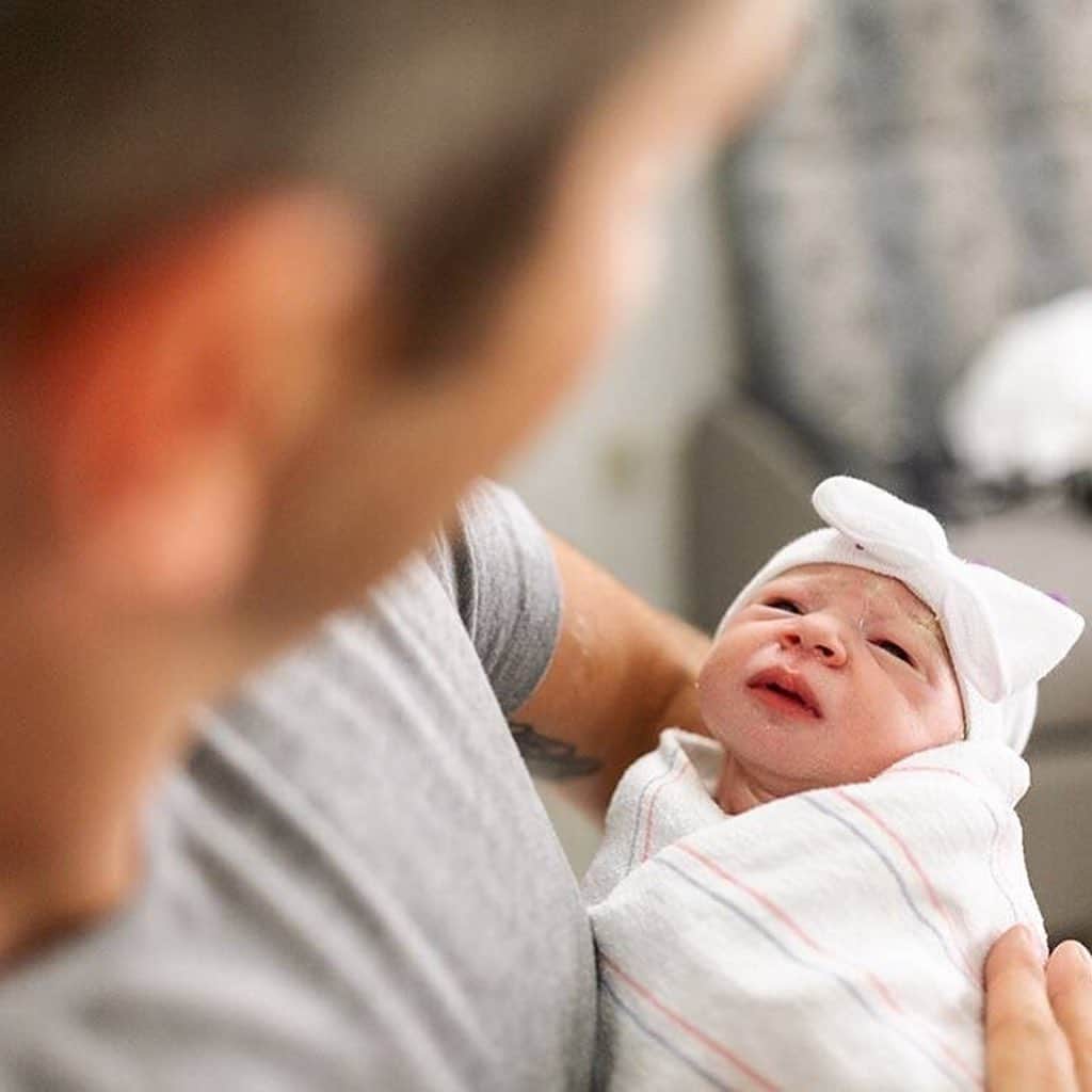 E! Onlineさんのインスタグラム写真 - (E! OnlineInstagram)「Welcome to parenthood, Arie and Lauren.  Welcome to #BachelorNation, Alessi Ren Luyendyk. (📷: Instagram, Griffith Imaging)」6月1日 10時50分 - enews