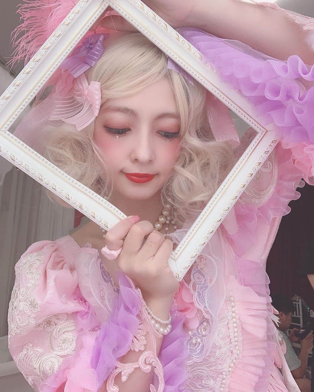 青木美沙子さんのインスタグラム写真 - (青木美沙子Instagram)「撮影してる💓 金髪ー！」6月1日 10時56分 - misakoaoki