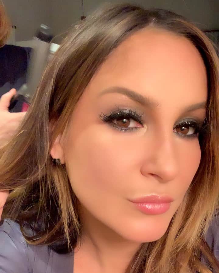 Claudia Leitteのインスタグラム：「Maquiagem prontíssima, @andremagalgagliano @zeaugustto @sanislandweekend @renatothomaz! BORAAAAAA!!! @zizisantana @ilnaleitte @regina.grangeiro」