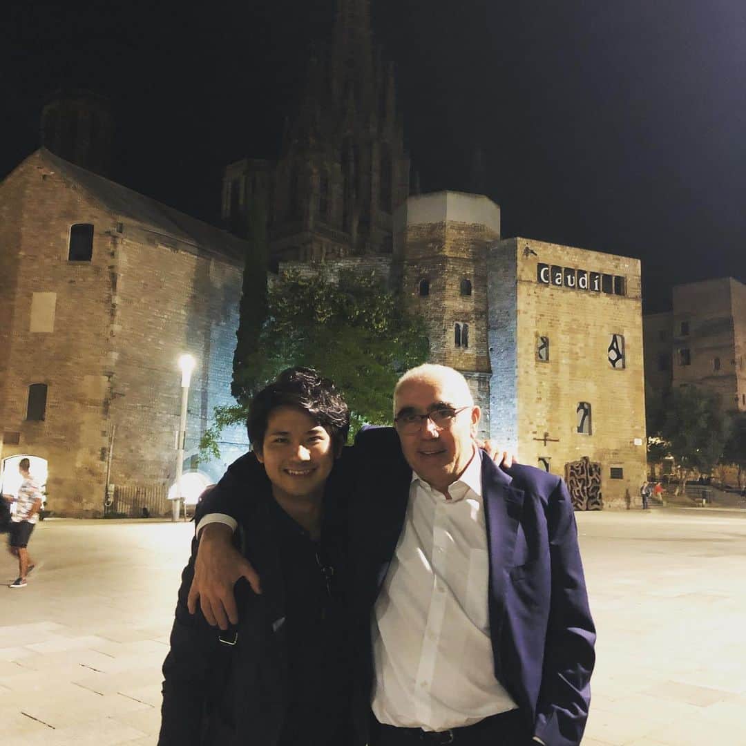 三浦文彰（ヴァイオリニスト）さんのインスタグラム写真 - (三浦文彰（ヴァイオリニスト）Instagram)「Spain tour was great 👍 Thanks  @ibercamera.barcelona for an unforgettable time 😊#fumiakimiura#varvara#duo#tour」6月1日 11時07分 - fumiakimiura