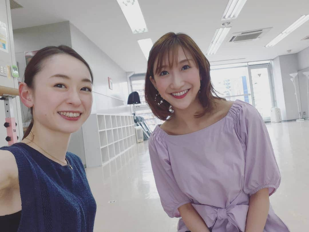 瞳ゆゆさんのインスタグラム写真 - (瞳ゆゆInstagram)「久しぶりに[宝塚OGインタビュー]を更新！  元雪組娘役の夢乃花舞さんに、宝塚受験時代のお話をお聞きしました。  受験のきっかけや合格までの道のりは人それぞれ。 皆さんの背中を押すインタビューになればと思います。  夢乃花さんは、見た目はほわわんとしているけど、受験４回目で合格という、努力を積み重ねてきた強い人でした。  お会いして感じたのは、インタビューでもお聞きしたように「踊ることが好きなんだな」ということ。言葉だけでなく表情から伝わってきました。  宝塚受験だけでなくて、何かをしようとするときに、自分の「言葉」で「心」で「表情」でどれだけ伝えることができるか。 準備した言葉はもちろん大事で、でもそこに光り輝くもの、本当の自分の気持ちを乗せられるか。ということが大事だと、私も日々感じています。 そうして初めて相手の心を動かすことができるのだと。  #宝塚og #インタビュー #grantsienne #宝塚歌劇団 <6月レッスン> 【東京】9日【大阪】16日 16日のバレエレッスンは、夢乃花先生のレッスンです😊」6月1日 11時08分 - yuyu_hitomi