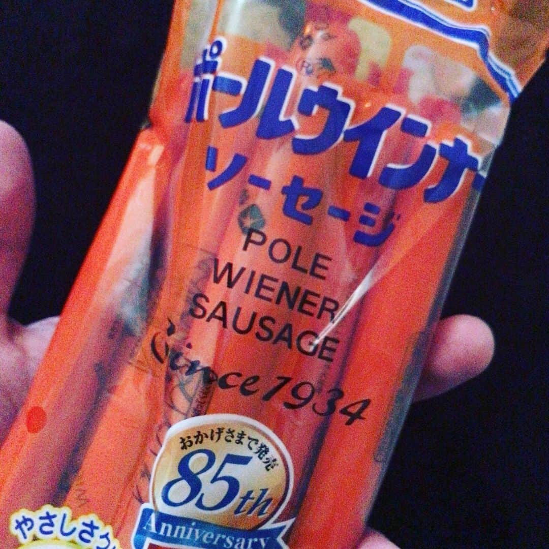 石井元気さんのインスタグラム写真 - (石井元気Instagram)「ポールウインナーソーセージ。  初めて食べた。むっちゃ美味い。  どうやら東京にはないらしい。  皆さんの地域にはありますか？  #ポールウインナー #美味しい #あきげん #石井元気」6月1日 11時14分 - genkiishii1226