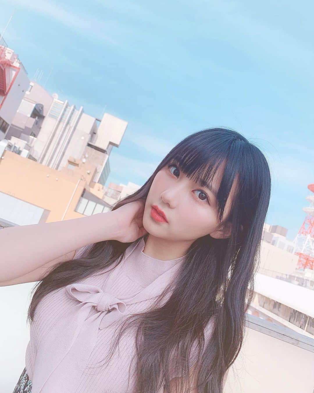 田中美久さんのインスタグラム写真 - (田中美久Instagram)「☀️. . 皆さんこんにちは！6月になりました🌤. . 時間が経つのが本当にあっという間だなって最近すごく思います。。一年前のこの時期は総選挙とかでバタバタしてたなって懐かしいです。. . 今日は、風が涼しくて気温が気持ちいいです。さて皆さん6月も頑張りましょ〜〜💪これからもInstagramよろしくです。 #6月 #June #Sky #⛅ お洋服は［ #jillstuart ］お気に入りのブランドです♪」6月1日 11時23分 - mikumonmon_48