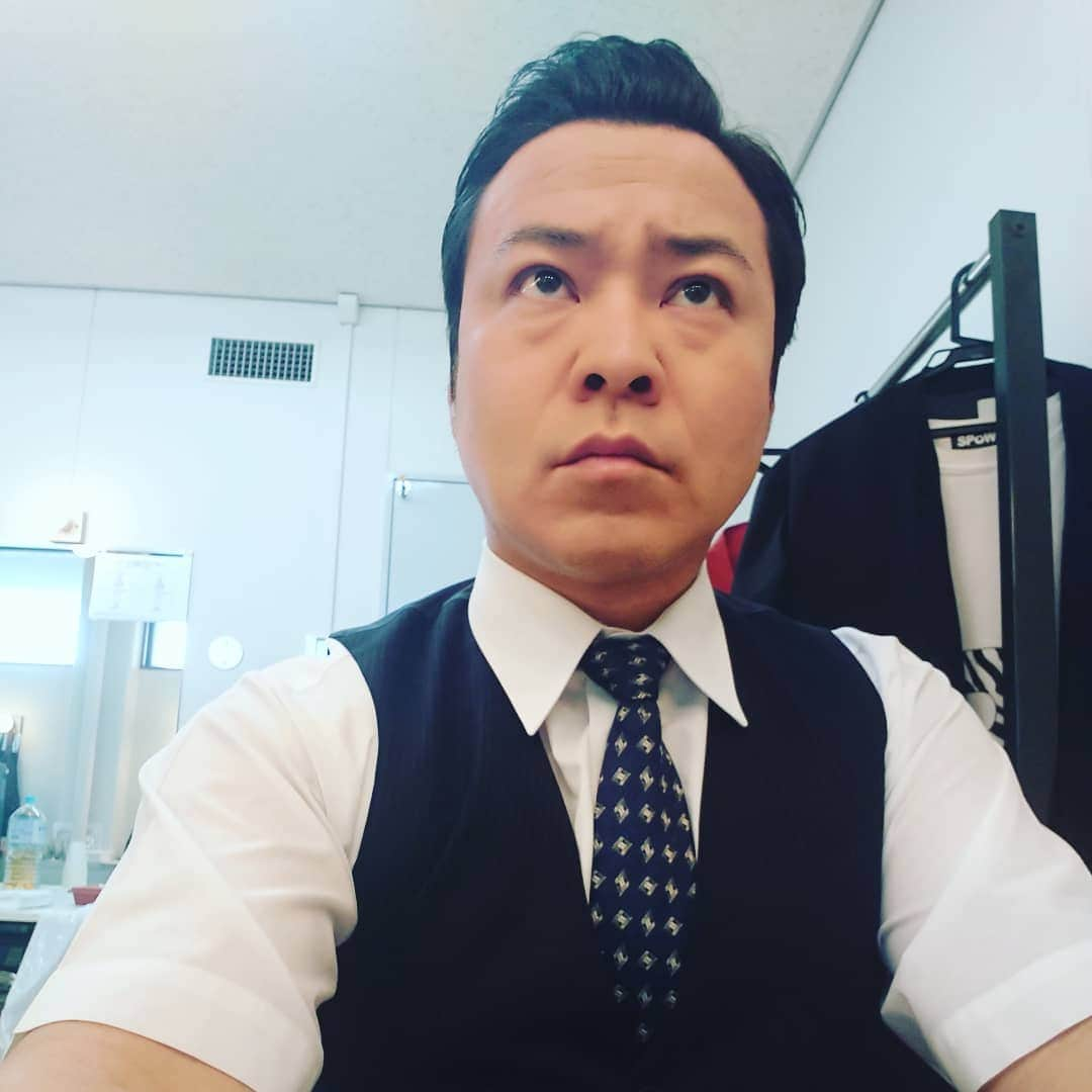 高井俊彦さんのインスタグラム写真 - (高井俊彦Instagram)「【２０１９年新喜劇２６発目☺️】 明石市民会館アワーズホールにて辻本座長班営業😃✌️ 花月旅館オーナー役✨  明石といえば中華そばと焼きそばの名店あったなぁ🎶」6月1日 11時24分 - takai_toshihiko