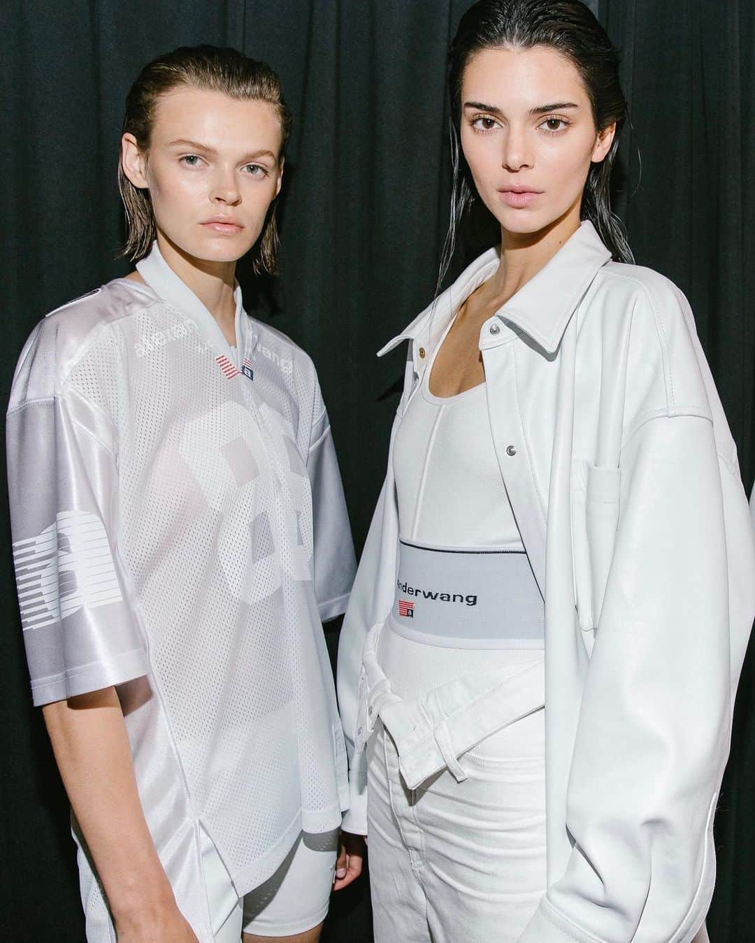 Vogue Runwayさんのインスタグラム写真 - (Vogue RunwayInstagram)「@kendalljenner and @cara_taylorrr backstage at @alexanderwangny. Tap the link in our bio to see the full collection. Photographed by @coreytenold」6月1日 11時38分 - voguerunway