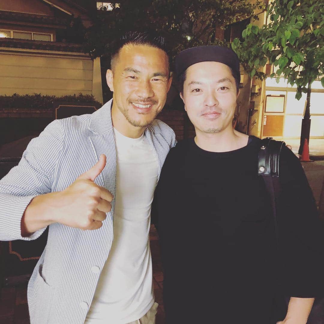 岡崎慎司のインスタグラム：「🙏😊」