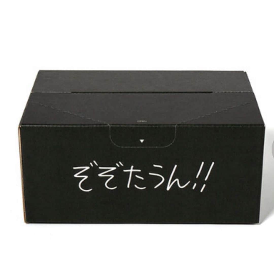 KEN KAGAMIさんのインスタグラム写真 - (KEN KAGAMIInstagram)「regram @zozotown "加賀美健が夜なべして考えた楽しい箱"の通常販売が本日より始まりました。 この機会に是非どうぞ」6月1日 12時07分 - kenkagami