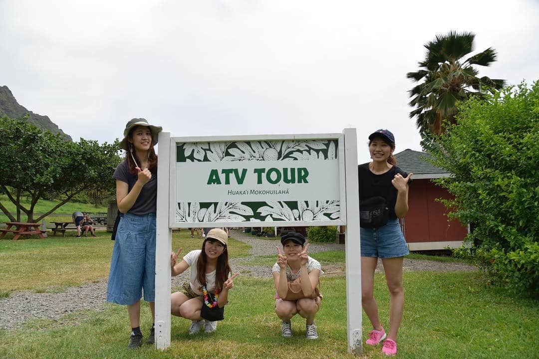 kawaiihawaiitourさんのインスタグラム写真 - (kawaiihawaiitourInstagram)「カワイイ・ハワイ・ツアーのどこでもツアーでは、クアロア牧場のバギーも大人気です‼️😄🤙 バギーしながら、カイルアやハレイワやピンクピルボックスも行けます。当社では、お客様が行きたいところを自由に選んでもらって好きなようにツアーが回れます。 --------------------------------------------------------- ❤️Kawaii Hawai'i Tour / カワイイ・ハワイ・ツアー ❤️✨🌈プラン🌈✨ (ハワイ州政府公認会社 PUC 497-C) ✔︎日本人経営 日本人ガイド付きツアーなので安心️🏝✨😎👍🏽 ✔︎あなただけのオリジナルツアーが作れます ✔︎初ハワイ満喫コース、オススメスケジュールご用意しています‼︎ ✔︎ガイドブック派？それともローカル体験派？ ✔︎なんでもご相談下さい 💁🏽‍♂️💁🏽☀️🏝✨😎👍🏽 ✔︎お写真もたくさんお撮りします🤳 -------------------------------------------------------- お客様の笑顔が私達の笑顔をモットーにツアーをさせてもらっています🚙🚖🚘 --------------------------------------------------------- #ハワイ #hawaii #カワイイハワイハワイツアー #バギー #ファインダー越しの私の世界  #ハワイ貸し切りツアー #ハワイツアー #ハワイオプショナルツアー #ハワイチャーターツアー  #インスタ映え  #ハワイ挙式  #ハワイ旅行 #天国の海  #ラニカイビーチ #クアロアランチ #ピンクピルボックス #クアロア牧場  #ハワイウェディングフォト #ハワイハネムーン #ハワイ挙式  #ハレイワ #カイルア  #アウラニディズニー #カカアコ #カカアコウォールアート #フォトジェニック  #ハワイ観光  #天国の海 #この木なんの木 #ピルボックス」6月1日 12時09分 - kawaiihawaiitour