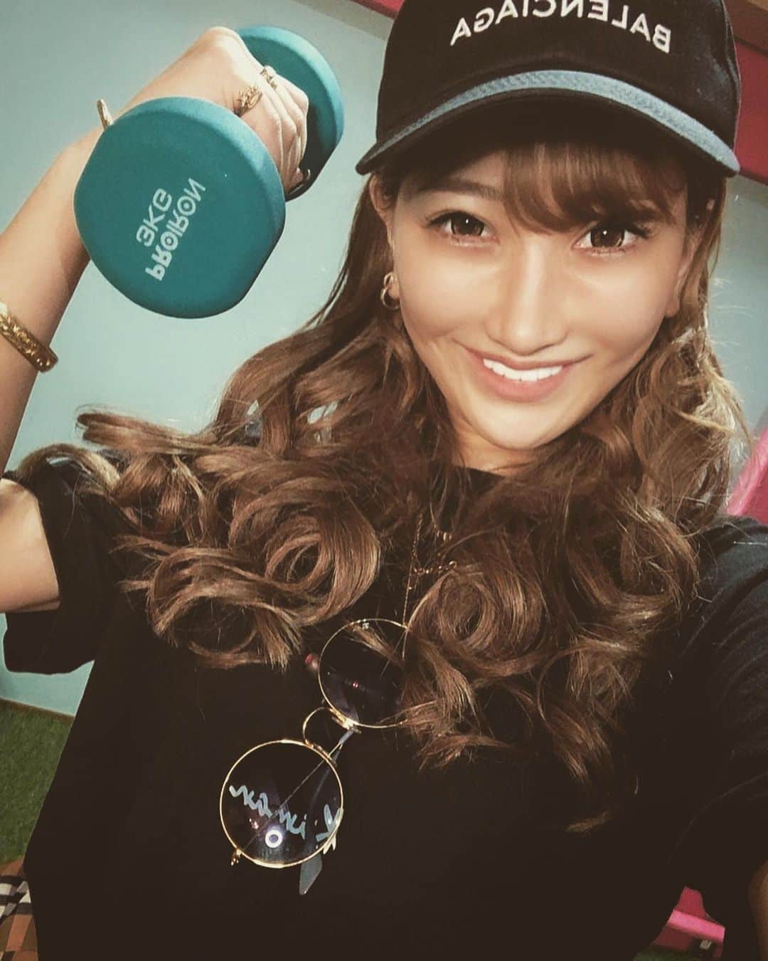 のインスタグラム：「丁度タイミング良く暇な時にジム来ない？て言われたのでノリでまたジムってきたよ😂💪💪🏻💪🏼💪🏽💪🏾💪🏿 前回のトレーナーさんとは違う人だったけど今回もかなり良きだった😊 渋谷にあるから行きやすい！て人は是非✨  興味ある人は↓↓↓ @isxia_gym からどーぞ。  #イスキアジム #ボディメイク #ヒップアップ #美尻 #美ボディ #プライベートジム #ワークアウト #渋谷」