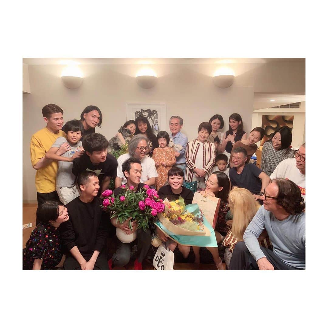 HiRAO INCのインスタグラム：「. Forever Family❤️❤️ . 大好きなエマの新たな旅立ち。 しばし離れるけど、心から応援してるよ💕 家族より長い時間を一緒に築いてきた深い絆は、これからもずーっと、ずーっとかわりません。 皆さま、エマも、ヒラオインクも引き続きよろしくお願いします✨ #familyforever」
