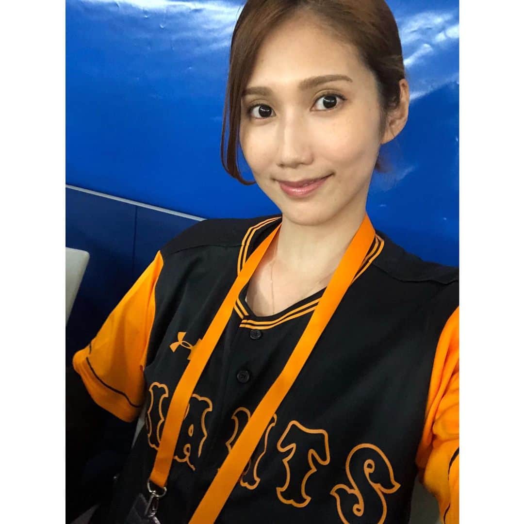 春輝のインスタグラム：「昨日は橙魂dayという事で、報道陣にも橙魂ユニホームが配布されました🐰 連敗が続いていますが、今日明日勝って交流戦に臨めると良いですね🔥  #橙魂ユニ#橙魂デー #週刊ジャイアンツ#日テレG+ #読売巨人軍#GIANTS#ジャイアンツ#巨人 #NPB#プロ野球#セリーグ#baseball #春輝#haruki」