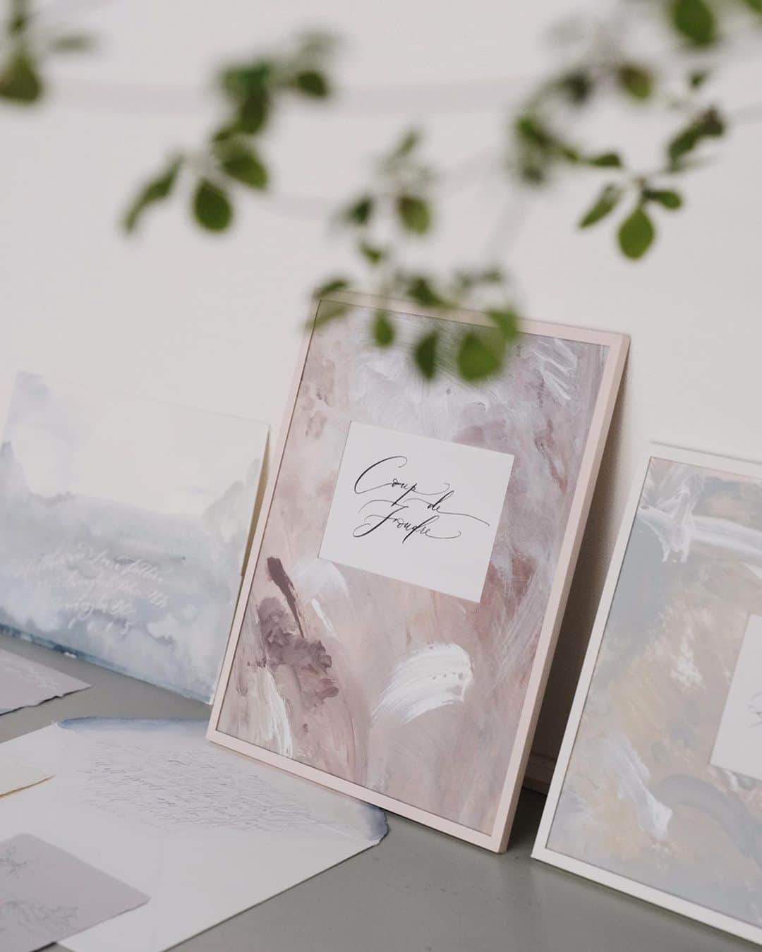 のインスタグラム：「A collaboration workshop with @riiko_encadrement making frame, painting frame background and calligraphy. Thank you @toshiko_i_mes_preferes for arranging this workshop!! — #workshop #vhcalligraphy #truffypi #calligraphyworkshop #creativeworkshop #カリグラフィー #カリグラフィースタイリング #カリグラフィーワークショップ #モダンカリグラフィー #japanworkshop #workshop2019 #penmanship #カリグラファー #frame #backgroundpainting #art #painting」