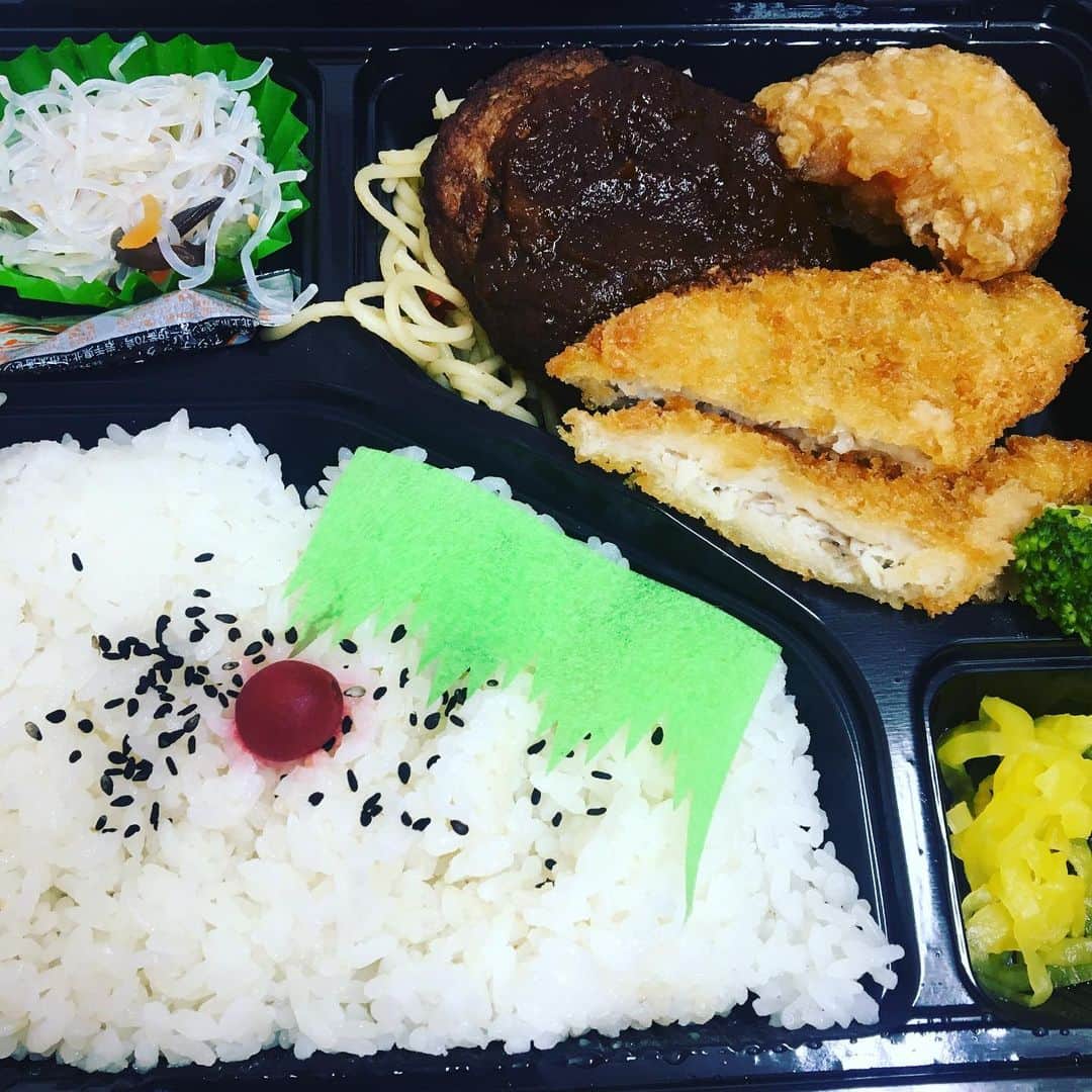 塚田詩織のインスタグラム：「#現場ごはん」