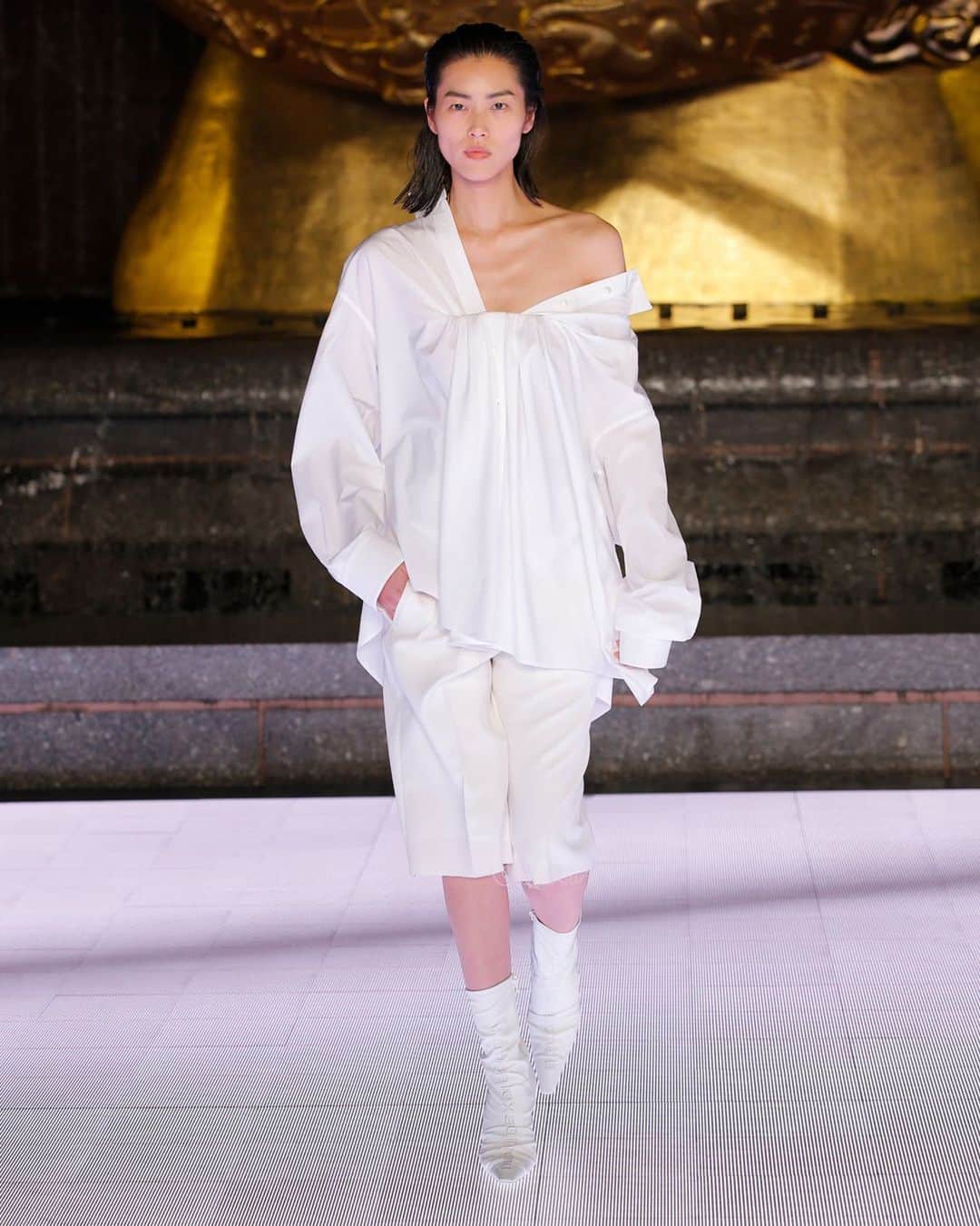 アレキサンダー・ワンのインスタグラム：「@liuwenlw in Look 52 tonight in New York City. #Collection12020」