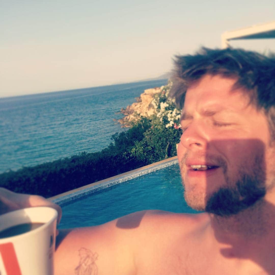 マイケル・グラント・テリーのインスタグラム：「I would say that it’s a beautiful morning to go for a dive.  #jetlag #greece #scubadiving」