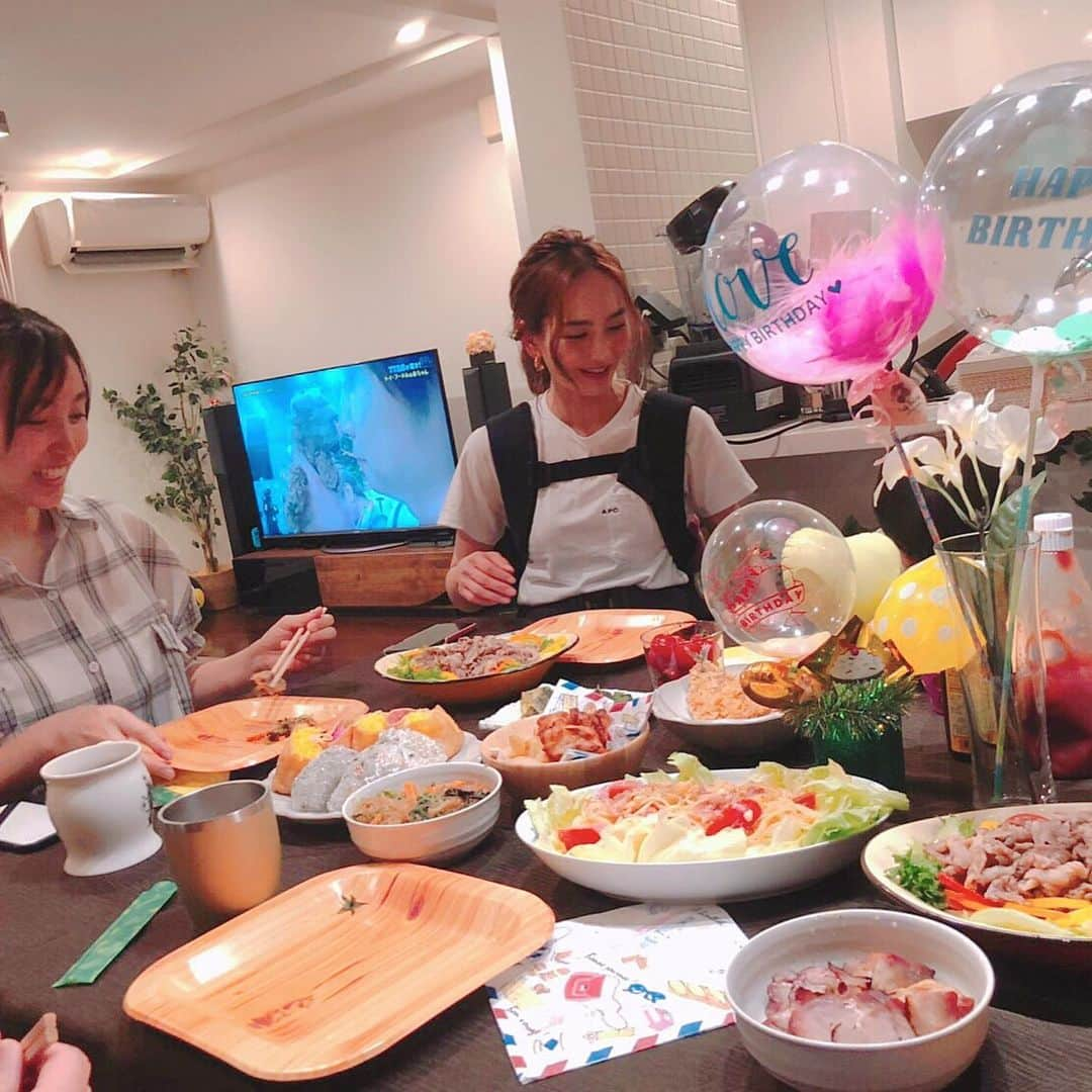 吉木りささんのインスタグラム写真 - (吉木りさInstagram)「我が家でまほちゃんちゆきちゃんのお誕生日をお祝いしました🎂❤️😍⠀ ⠀ あいかわらず楽しすぎて💕🤣✨⠀ ⠀ 幸せな一日でした💕😍🌿 ⠀ #ましま会」6月2日 0時07分 - risayoshiki0727