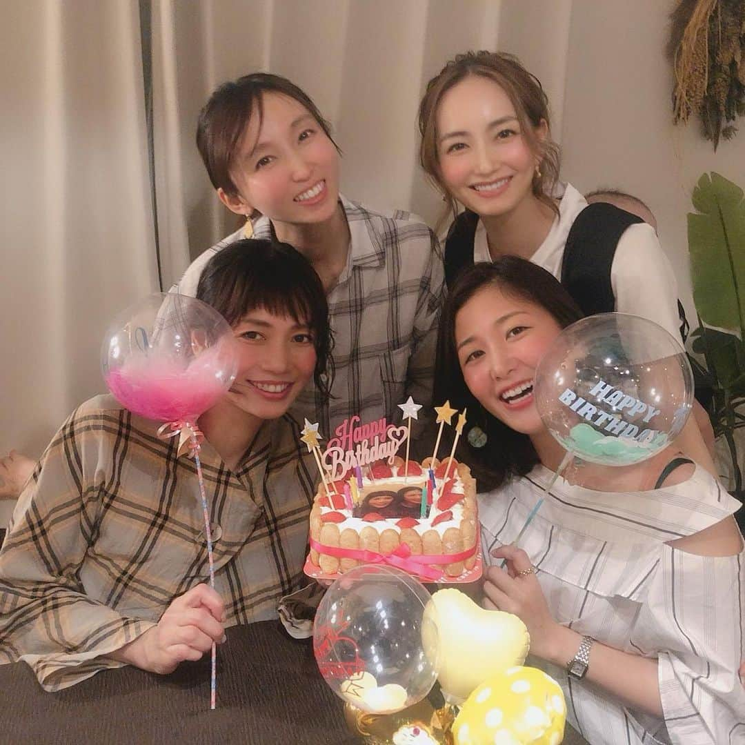 吉木りささんのインスタグラム写真 - (吉木りさInstagram)「我が家でまほちゃんちゆきちゃんのお誕生日をお祝いしました🎂❤️😍⠀ ⠀ あいかわらず楽しすぎて💕🤣✨⠀ ⠀ 幸せな一日でした💕😍🌿 ⠀ #ましま会」6月2日 0時07分 - risayoshiki0727