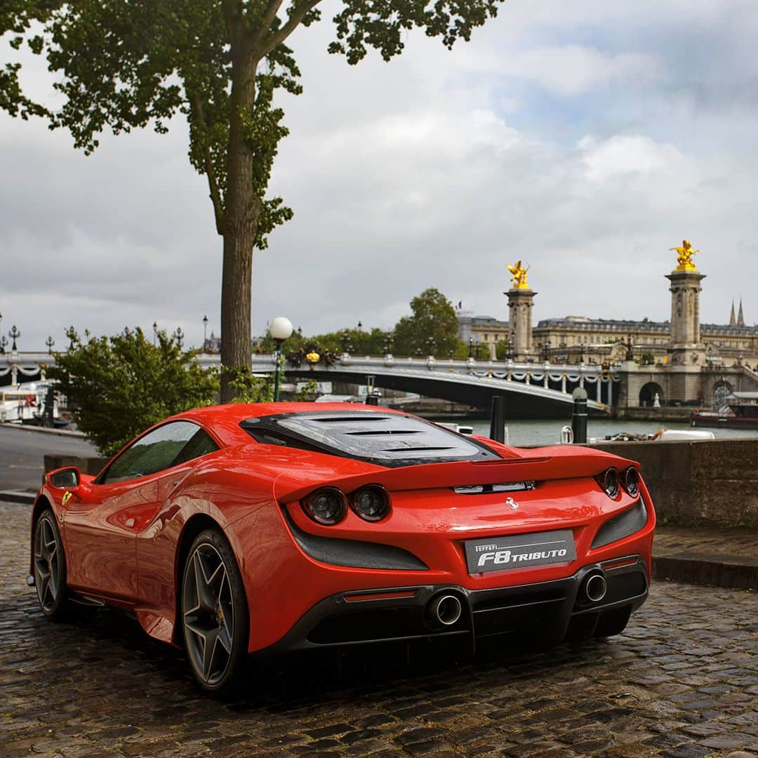 フェラーリさんのインスタグラム写真 - (フェラーリInstagram)「The #FerrariF8Tributo pictured on the streets of #Paris. The new mid-rear-engined sports car represents the highest expression of the Prancing Horse’s classic two-seater berlinetta. #Ferrari #CarLifestyle」6月2日 0時01分 - ferrari