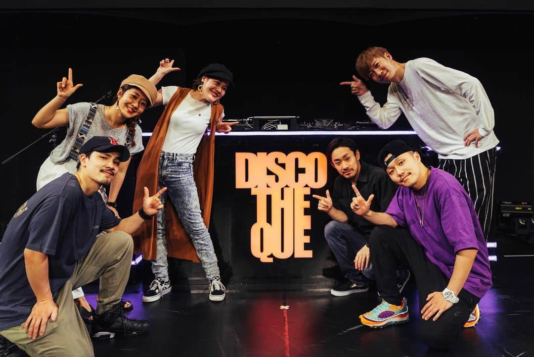 DJ U-ICHIのインスタグラム：「#DISCOTHEQUE 東京公演11日目 本日で、スペシャルゲストダンサー9stepper'z!!のみなさんファイナルでした。 本当にお疲れ様です！！ そして、パフォーマンス終わり楽屋にて、僕らの #少年ハート で踊ったこともあるという話を聞かせていただき🙏感謝です。 びっくり！！ とてもアグレッシブなパフォーマンスは、遊びに来てくれたみなさんも体験出来ましたよね✌️ そして、いよいよ明日は東京公演千秋楽。 楽しみましょうね！！ . . . #屋良朝幸 #ハイビスカス男  _________________________________ #dj #djlife #djstyle #dance #dancers #ダンス #tokyocameraclub  #streetphotography #canon #portraitvision #portraitfestival  #portraitpage #portraitmood #moodyportraits #ourportraitsdays #lifeportraits _________________________________」