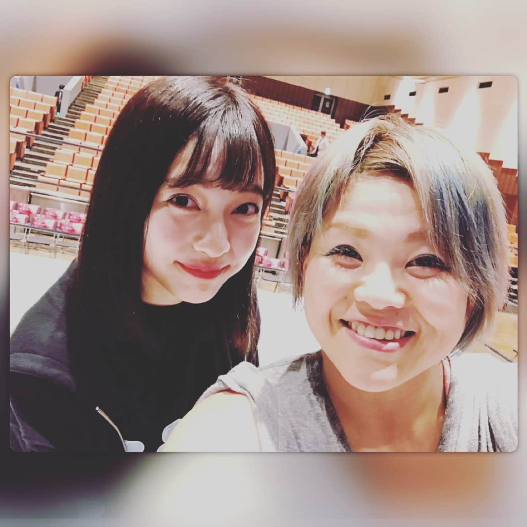 高橋奈苗さんのインスタグラム写真 - (高橋奈苗Instagram)「後楽園大会で特別リングアナウンサーをやってくれたアメフラっシの大平ひかるちゃん🐱 @amefurasshi_hikka_official_ ・ どんどん可愛く綺麗になっていくひっか☆ プロレスデビューはいつかなぁ？なんつって笑 ・ いつも盛り上げてくれてありがとう！ これからもよろしくパッション☺️✨ ・ ・ #SEAdLINNNG  #シードリング #アメフラっシ #大平ひかる #ひっか #ひっかわいい #女子プロレス見に行こう  #リングアナウンサー #プロレス #女子プロレス #刺激的な女子プロレス」6月2日 0時02分 - nanae_passion_