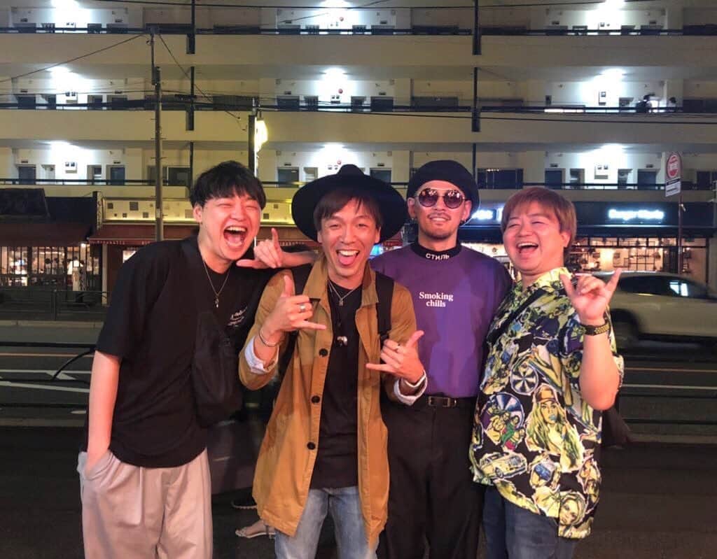 藤井達也のインスタグラム：「いい写真すぎw  みんな大好きな先輩です。 先輩達いつもありがとうございます。  ちゃんと、みんなのこと先輩と思ってますからね💟わら  インスタ #Instagram #instagood #アーティスト #artist #live #歌 #song #渋谷 #shibuya #ファッション #fashion #노래 #미소 #가수 #singer #話題 #soccer  #イベント #event #笑顔 #smile #followme #恵比寿」