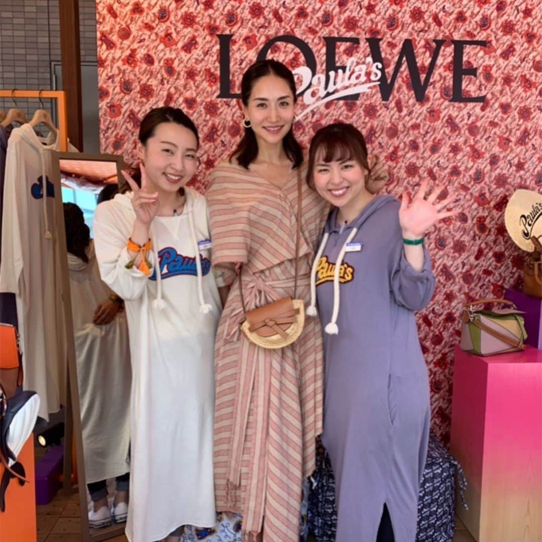亀恭子のインスタグラム：「LOEWE 「パラウズ ロードトリップ」イベント at 名古屋 . . . 先週の神戸に続き、今回の名古屋も。 気候に恵まれながら、 ご来店頂いた皆様にはお買い物を楽しんで頂いてました。 ありがとうございました！ . . お忙しい中お越し下さったお客様や、気さくなスタッフの皆さんと。 合間で撮れた写真を少し…^ ^ . . #loewe #2019ss #loewedaimarukobe #popup #personalstyling」