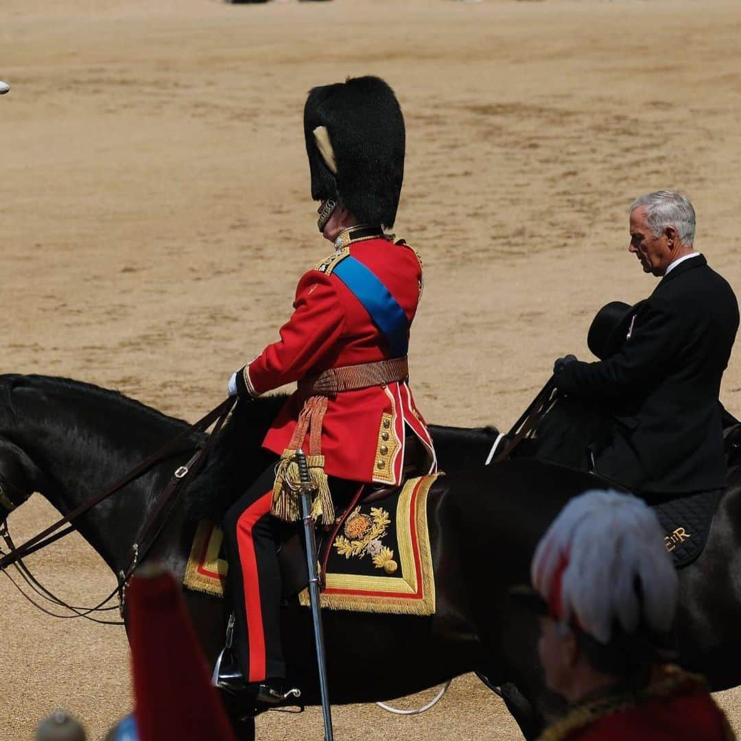 ロイヤル・ファミリーさんのインスタグラム写真 - (ロイヤル・ファミリーInstagram)「Today @hrhthedukeofyork, Colonel of the @grenadier.guards, reviewed the Troops and took the salute at the Colonel’s Review at Horse Guards Parade.  The Colonel’s Review is identical to Trooping the Colour (The Queen’s Birthday Parade) which takes place next Saturday.  This year, The Grenadier Guards, will ‘Troop their Colour’ at The Queen’s Birthday Parade and the Colonel’s Review is the final opportunity for the Regiment to perfect the parade and to be reviewed by their Colonel.  His Royal Highness has been Colonel of the Grenadier Guards since 2017, taking over from The Duke of Edinburgh who had held the role since 1975.  See more on @hrhthedukeofyork.  The Queen has been Colonel-in-Chief since her accession to the throne in 1952, and between 1942-1952 she was the Regiment’s Colonel.」6月1日 22時40分 - theroyalfamily