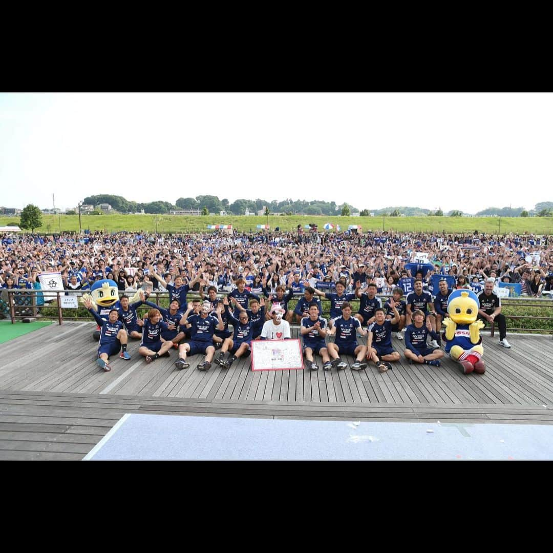 広瀬陸斗のインスタグラム：「. 初めてのトリコロールフェスタ🇫🇷 めちゃくちゃ楽しかったです！ 沢山のパワーをありがとうございました😌 #トリコロールフェスタ2019 #踊りキレキレ。 #陸斗だよ。 #共に強いマリノスを #fmarinos #18」