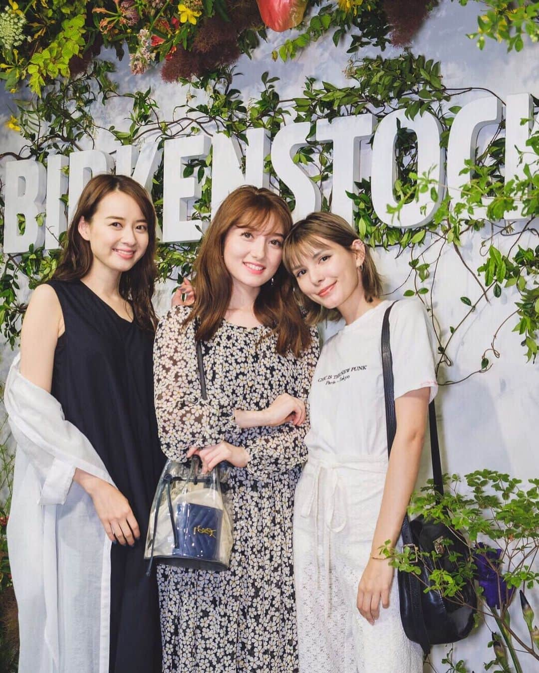 ティファニー春香さんのインスタグラム写真 - (ティファニー春香Instagram)「. 先日 @birkenstock のopening partyにて🌼 歴代ビジクリキャスターで📸✨ ##birkenstockuniq #ビルケンシュトックユニーク」6月1日 22時39分 - tiffanyharuka