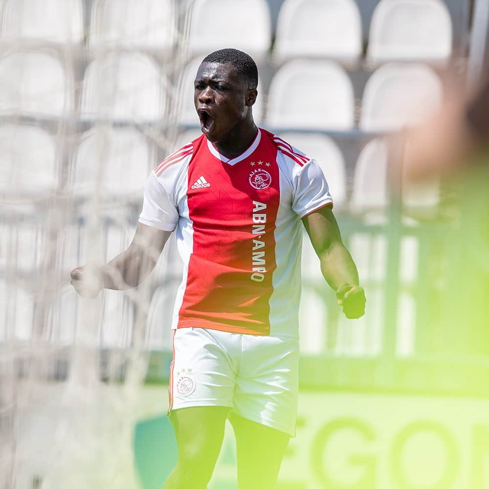 アヤックス・アムステルダムさんのインスタグラム写真 - (アヤックス・アムステルダムInstagram)「BIG MOOOOD!! 😃 #AjaxO19 vs Feyenoord: 2-0  #ajafey」6月1日 22時39分 - afcajax