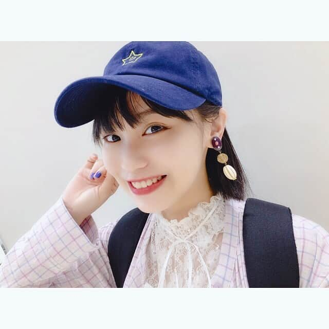 福岡聖菜さんのインスタグラム写真 - (福岡聖菜Instagram)「ふたつの。  あきちゃんは 元気でカラフルなイメージと 大人な深紅のイメージがあるから  遊び心を忘れない、 大人アンティーク風 というテーマで。  本人がつけている姿を見ると すごく嬉しいし 誰かのために何かをしている時は とても楽しいよね。  また福岡行きたいな〜  #ハンドメイドイヤリング #レジンイヤリング #イヤリング #アンティーク風 #豊永阿紀」6月1日 22時46分 - seina___ff