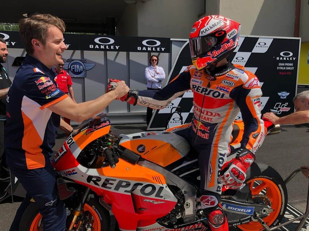 レプソル・ホンダのインスタグラム：「BACK ON POLE! 1️⃣ ⠀⠀⠀⠀⠀⠀⠀⠀ And a 1’45.519 is a new lap record at the #ItalianGP 🇮🇹⠀」