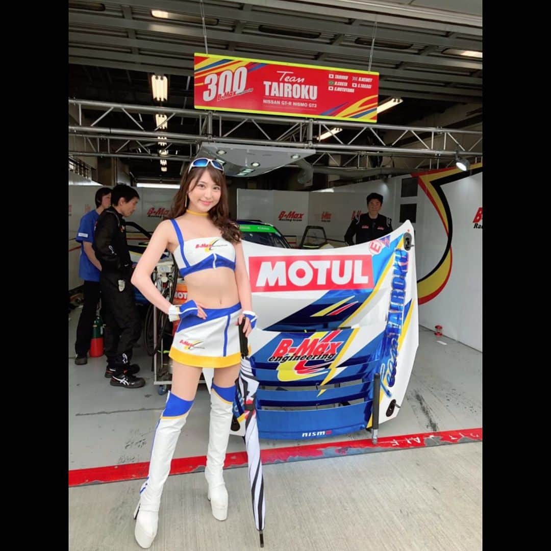 堀尾実咲のインスタグラム：「‪富士24時間レースお疲れ様です🐰💖‬ ‪久しぶりのレースクイーンのお仕事、すごく不安だったけどたくさんの方がお写真撮りに来てくれてLIVEも見に来てくれてサイン会にも来てくれてほんとにほんとに嬉しかったありがとう（´;ω;`）💓💕💕‬ ‪明日も引き続き、TAIROKU RACINGの応援をよろしくお願いします☺️‬ #S耐 #富士24時間 #レース #bmaxracing #tairokuracing」