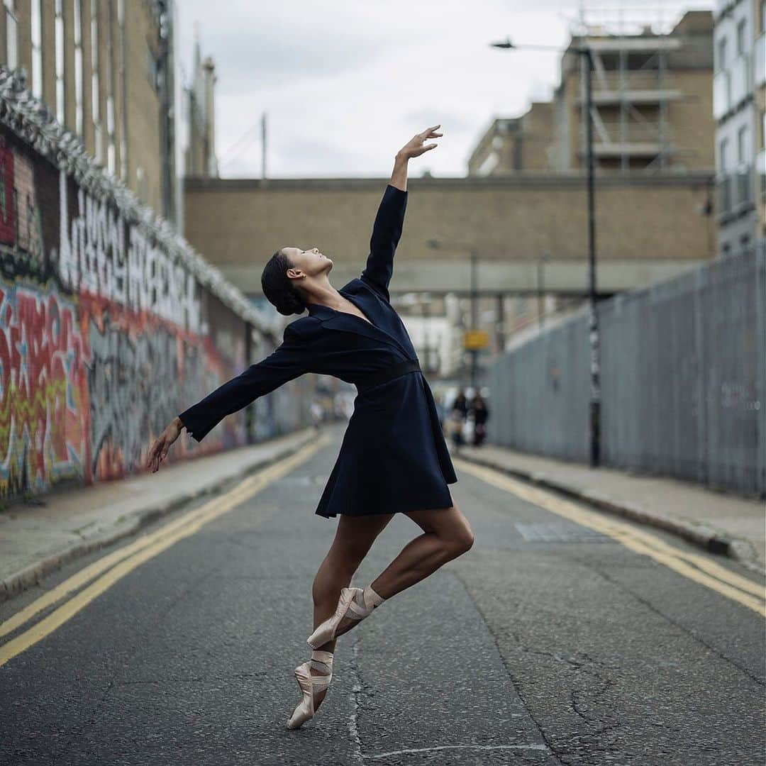 ballerina projectさんのインスタグラム写真 - (ballerina projectInstagram)「Francesca Hayward in East London. #ballerina - @frankiegoestohayward #eastlondon #london #ballerinaproject #ballerinaproject_ #ballet #dance #pointe #streetart #francescahayward  With the upcoming conclusion of the Ballerina Project limited edition prints will be only available for purchase until the beginning of July 2019. Link is in our Instagram profile to purchase one today.  The Ballerina Project book is now available for pre-order. Go to @ballerinaprojectbook for pre-order link and info. #ballerinaprojectbook」6月1日 22時58分 - ballerinaproject_