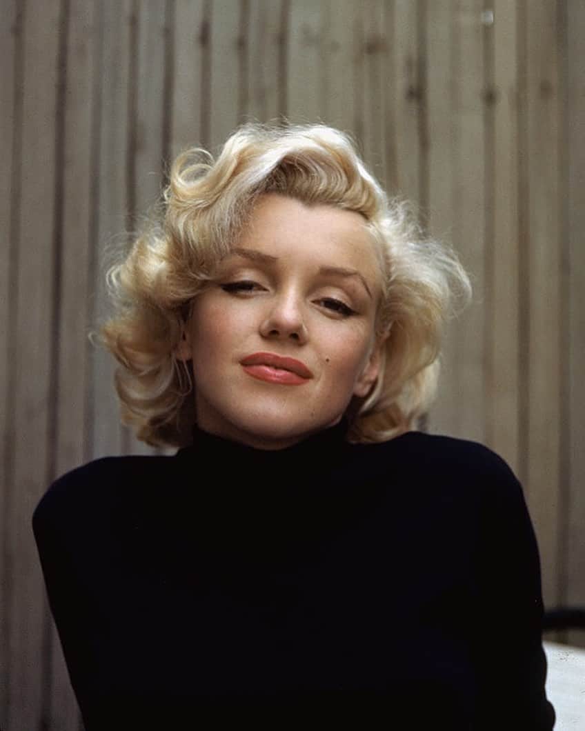 ELLE Polandさんのインスタグラム写真 - (ELLE PolandInstagram)「„Nigdy nie mogłam pogodzić się z kreowaniem mnie na symbol seksu. Z seksu uczyniono przedmiot. Nienawidzę myśli, że mam być przedmiotem” mówiła Marilyn Monroe. Dziś obchodzimy 93. rocznicę urodzin tej słynnej aktorki i ikony Hollywood #marilymonroe #quotes #birthday」6月1日 22時53分 - ellepolska