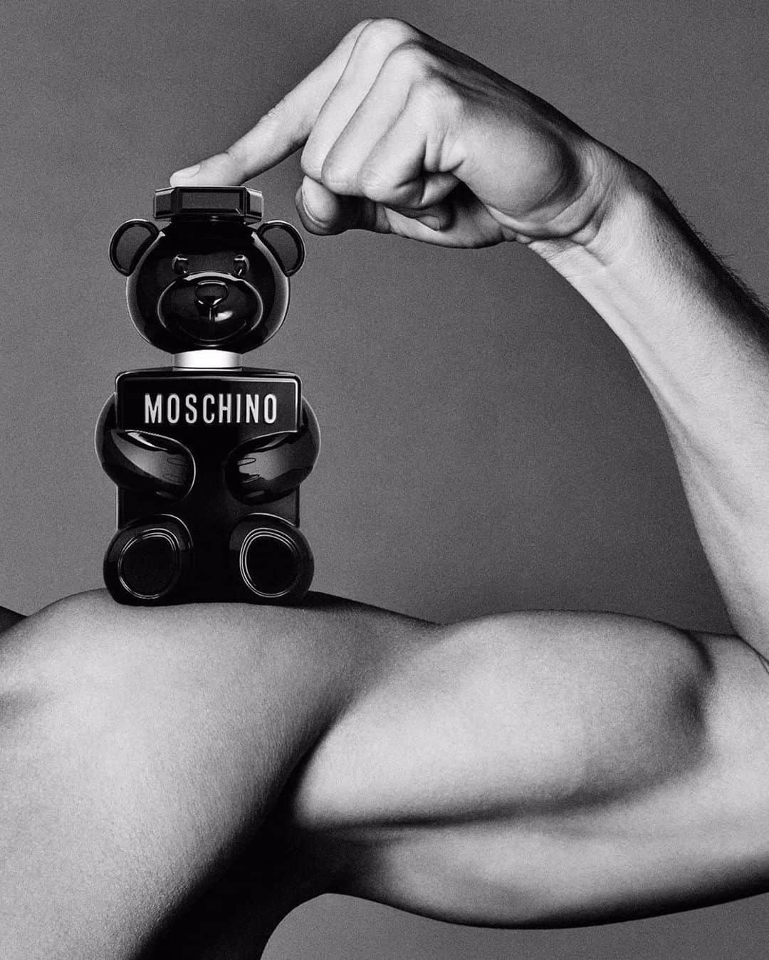 Moschinoさんのインスタグラム写真 - (MoschinoInstagram)「#Repost @giampaolosgura ・・・ TOY🧸BOY the first  Man’s Fragrance by @moschino created by the Genius @itsjeremyscott with @jhona_burjack groomed by @benjaminthigpen thx @pabloolea @alicelange production @dariocallegher set design @rafaolarra thx @chrisboalsartists casting @pg_dmcasting thx @imgmodels #studiosgura #moschino #jeremyscott #fragrance #parfum #eaudetoilette」6月1日 22時56分 - moschino