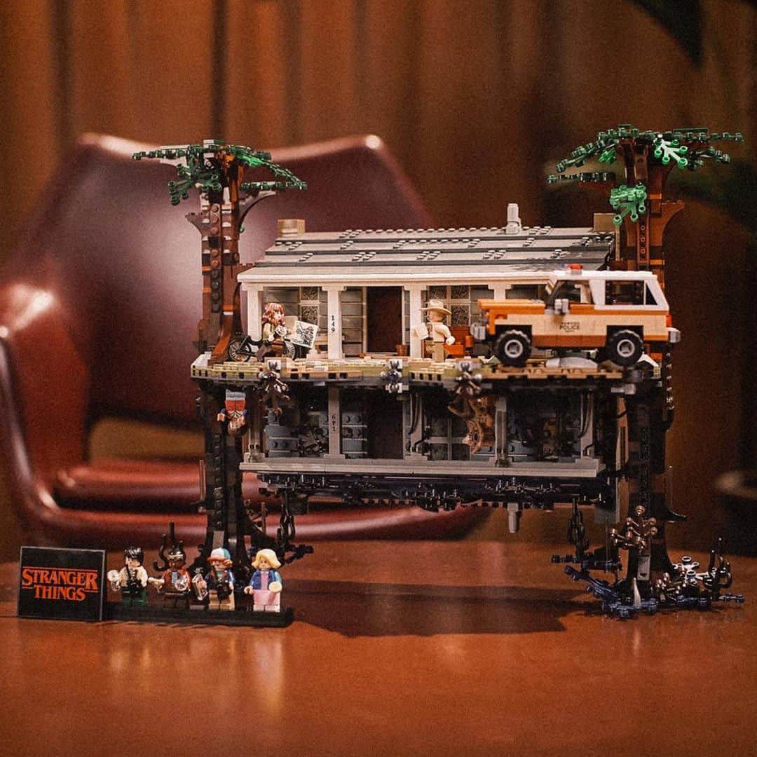 LEGOさんのインスタグラム写真 - (LEGOInstagram)「Well, Stranger Things happened. Are you ready to turn this thing Upside Down? 🙃 @nxonnetflix #LEGO #LEGOStrangerThings #StrangerThings #Netflix」6月1日 23時00分 - lego