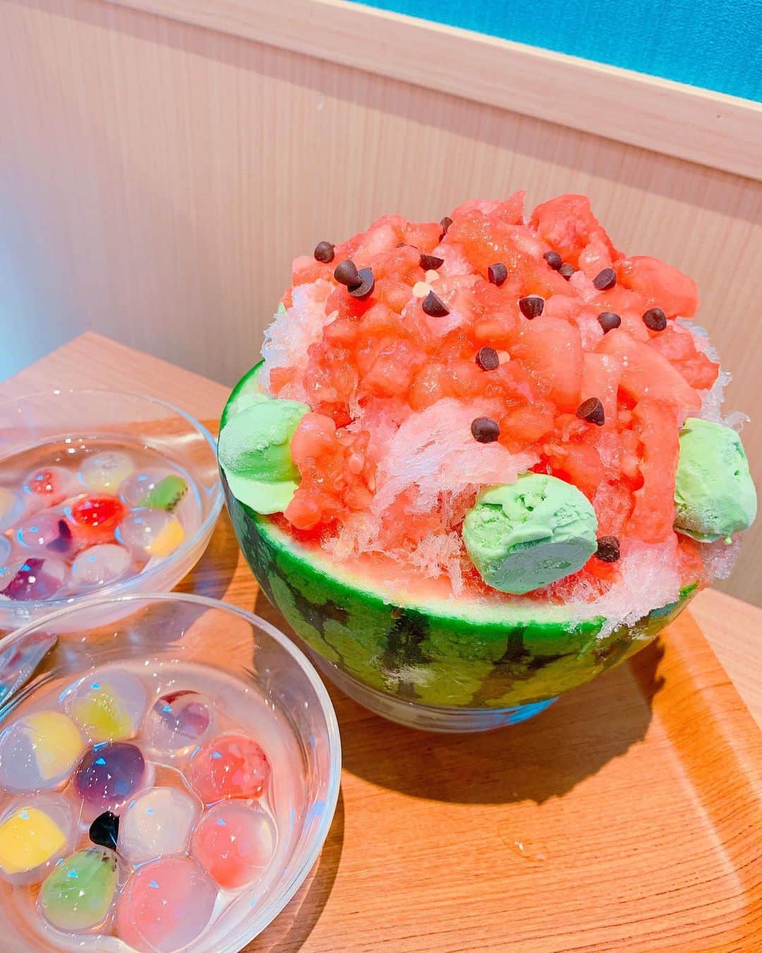 のインスタグラム：「🍉 . . なちゅだねぇ。 大好きなスイカの季節が やってきたっっ☺️❤️ . . #summer #watermelon #fruits #yammy #sweets #happy #shavedice #icecream」
