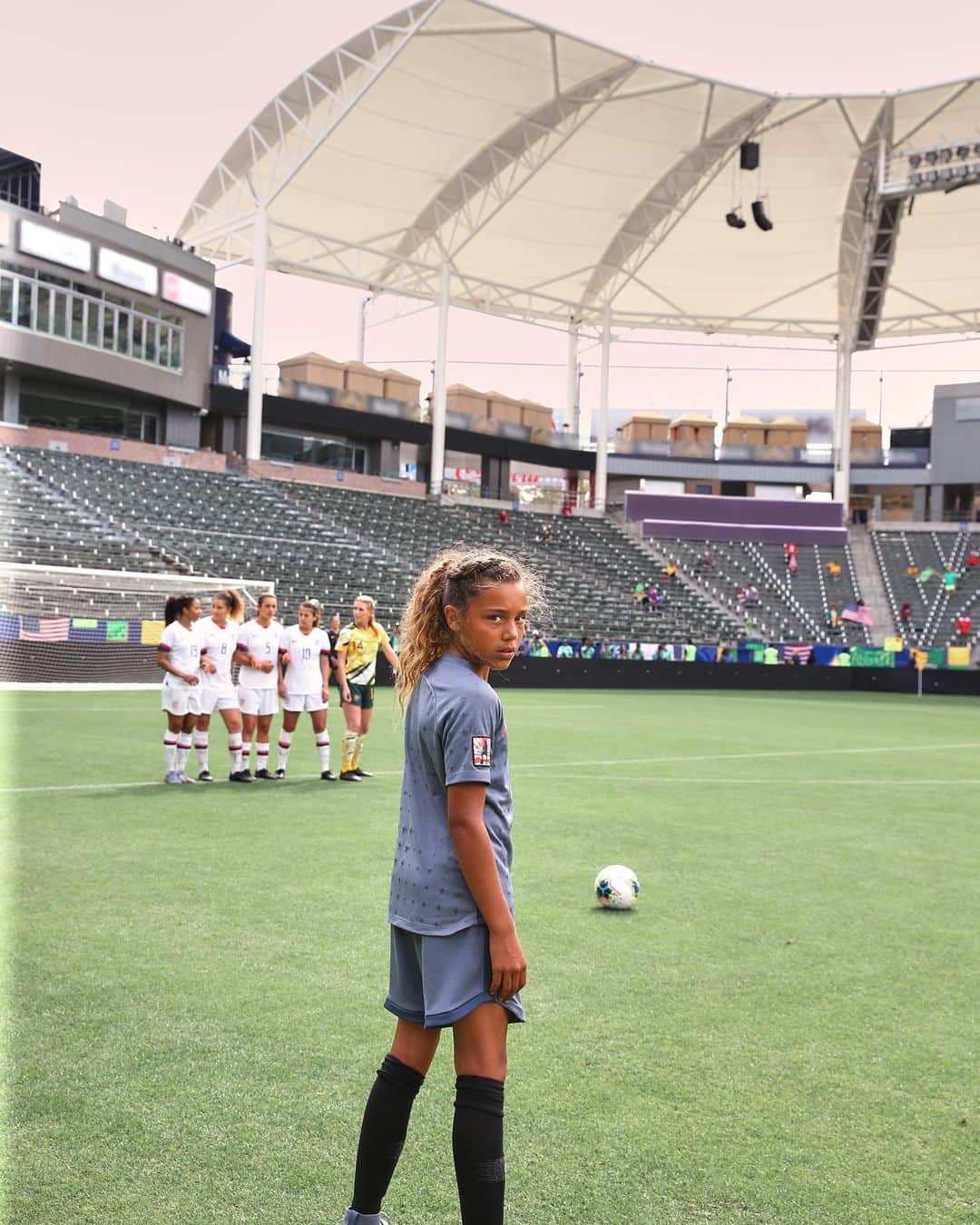 Nike Womenさんのインスタグラム写真 - (Nike WomenInstagram)「When you become your own role model. ⠀ Watch our IG story to see some of the world’s best footballers prove that dreams really do come true — when you make them. #justdoit」6月1日 23時04分 - nikewomen
