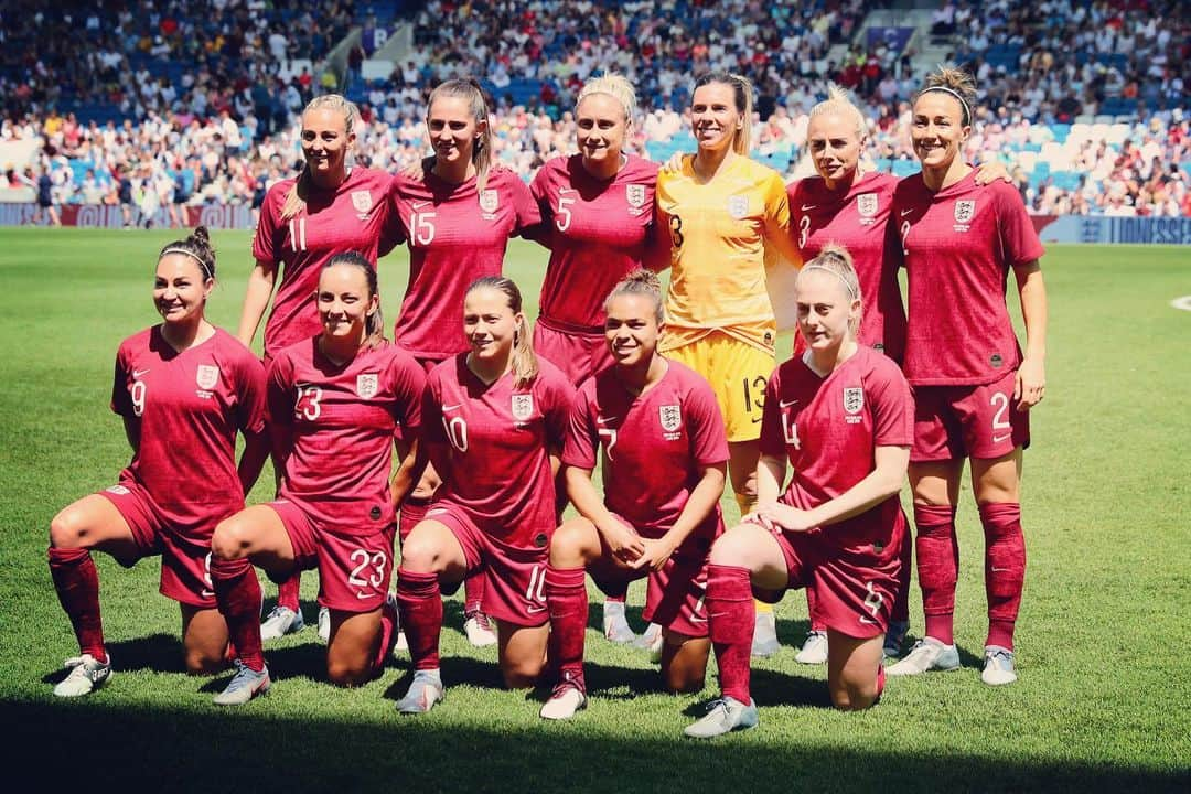 サッカー イングランド代表チームさんのインスタグラム写真 - (サッカー イングランド代表チームInstagram)「Next stop: the #FIFAWWC 🙌」6月1日 23時13分 - england