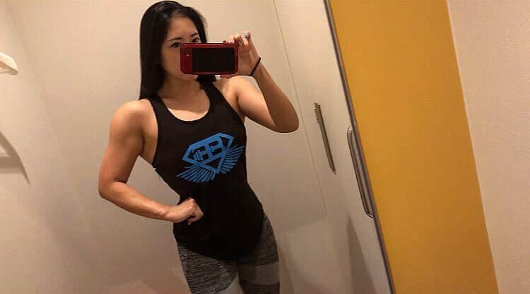 ゆりあさんのインスタグラム写真 - (ゆりあInstagram)「. . . . @bodyengineers.japan  ボディエンジニアは メンズのタンクトップの形が好き🌸 . . . . #トレーニングウエア #ジムウエア #trainingwear #gymwear #training #gym #fitness #ダイエット #diet #痩せる #減量 #痩せ方忘れた #絞りきったことない #綺麗は作れる #努力は必ず報われる . . . . @kaede.007 楓が痩せるっていうから おらも痩せる爆 後、Dなにで会えるの？w みんなでトレーニングしよね❤ . . . .」6月1日 23時32分 - yuria_life