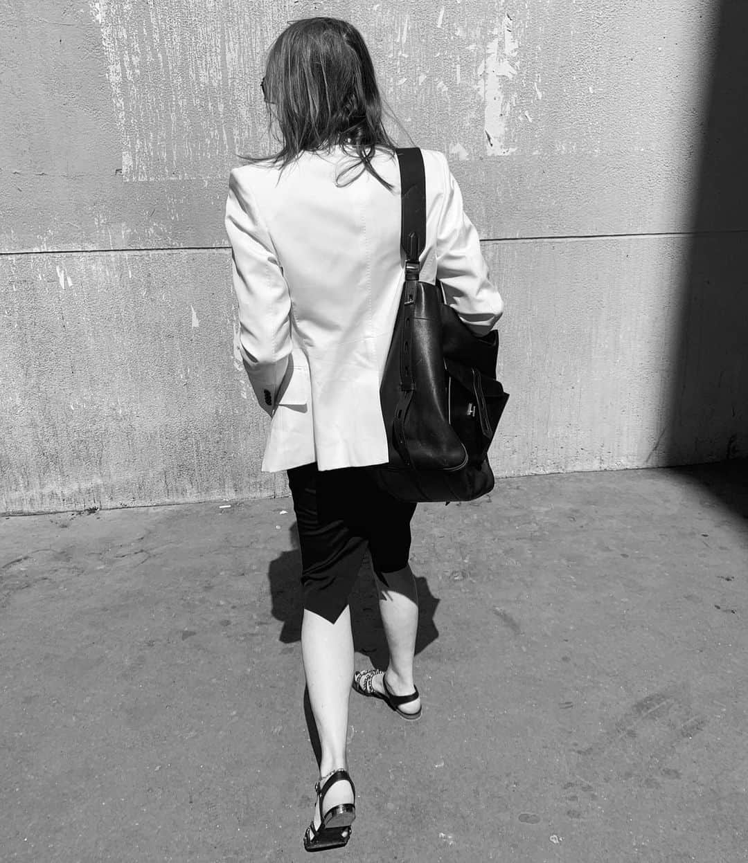カリーヌ・ロワトフェルドのインスタグラム：「B&W. @tomford 📸 @galopine」