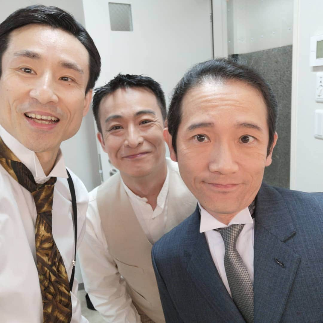 なだぎ武さんのインスタグラム写真 - (なだぎ武Instagram)「舞台『お家さん』4日目終了。。松田洋治さん、お世話になってます。ご飯の席などで『もののけ姫』や昔見てたドラマなどの貴重な話を沢山してくれる。すげー！！ってなるし、昔のテレビっ子やった自分に戻って体が熱くなる。明日で終わり、、早いなー。素敵で優しい座組みとお芝居が出来てる実感を噛み締めながら、千秋楽も楽しみます！！ #舞台お家さん  #大阪ttホール」6月1日 23時37分 - nadagigigi