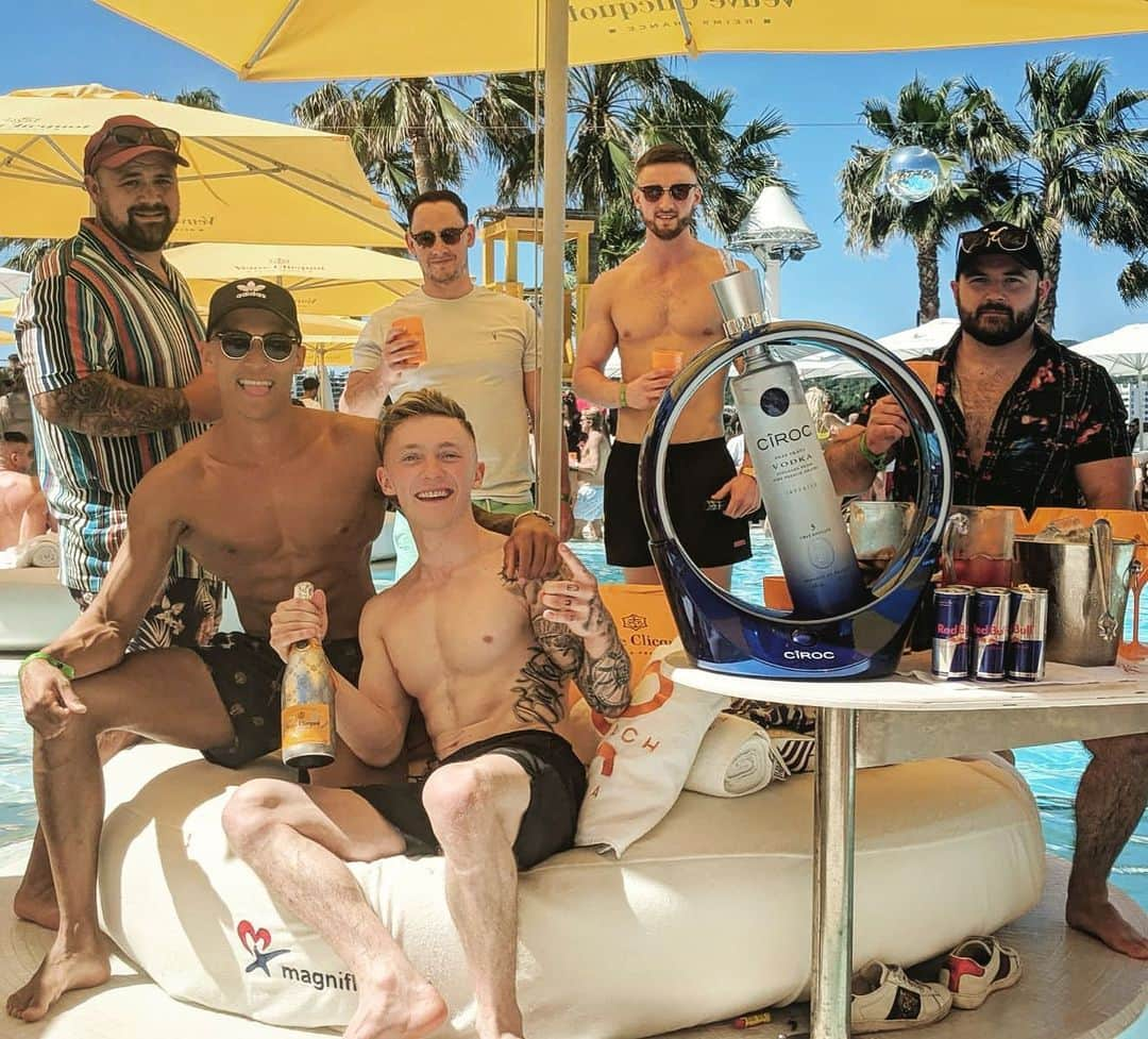 ナイル・ウィルソンさんのインスタグラム写真 - (ナイル・ウィルソンInstagram)「Heavily advised from my management team to stay OFF Instagram this week .. My Response - “😂😂😂😂😂😂” O Beach Ibiza Sukkas 😝🤙🏼 Don’t Worry Grandma told me not to do anything stupid 🤓😈 @cirocvodka」6月1日 23時38分 - nilemw