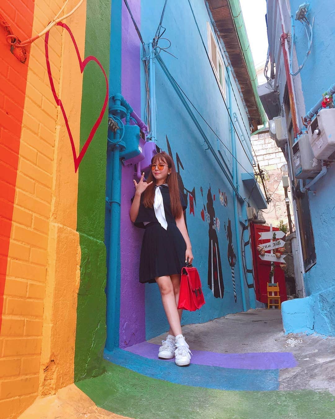ウェイ のインスタグラム：「Slaying the rainbow🤟」