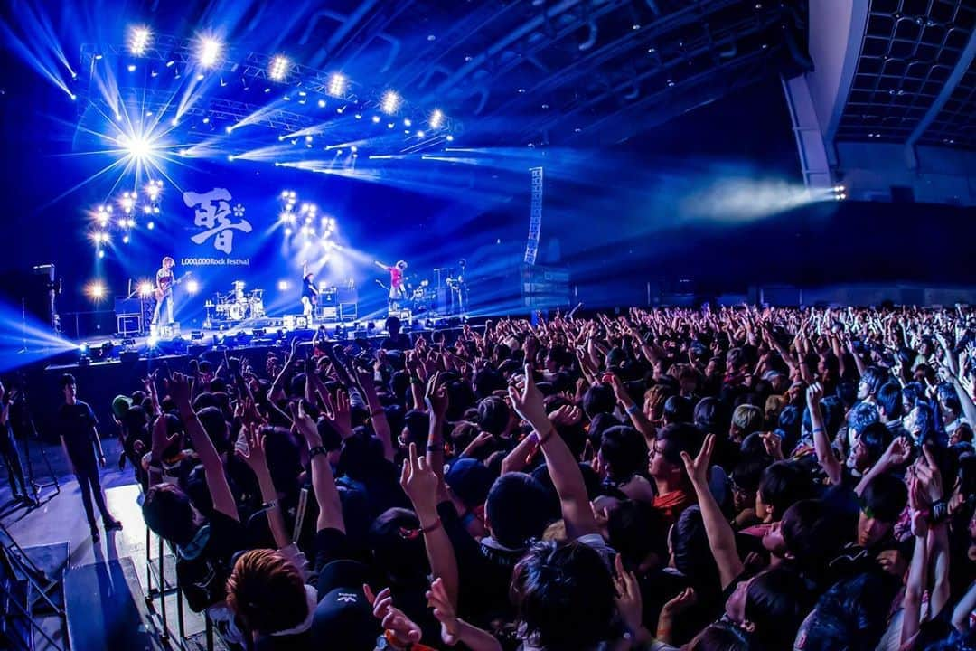 MY FIRST STORYさんのインスタグラム写真 - (MY FIRST STORYInstagram)「Thank You!! Million Rock Festival 2019!! Kanazawa!! 次、金沢へは秋にホールツアー(10/26 本多の森ホール)で帰ってきます！  明日はLove music fes(幕張メッセイベントホール)でお会いしましょう！  Photo by Takashi Konuma  #マイファス #myfirststory #ミリオンロック #百万石音楽祭」6月1日 23時53分 - myfirststoryofficial